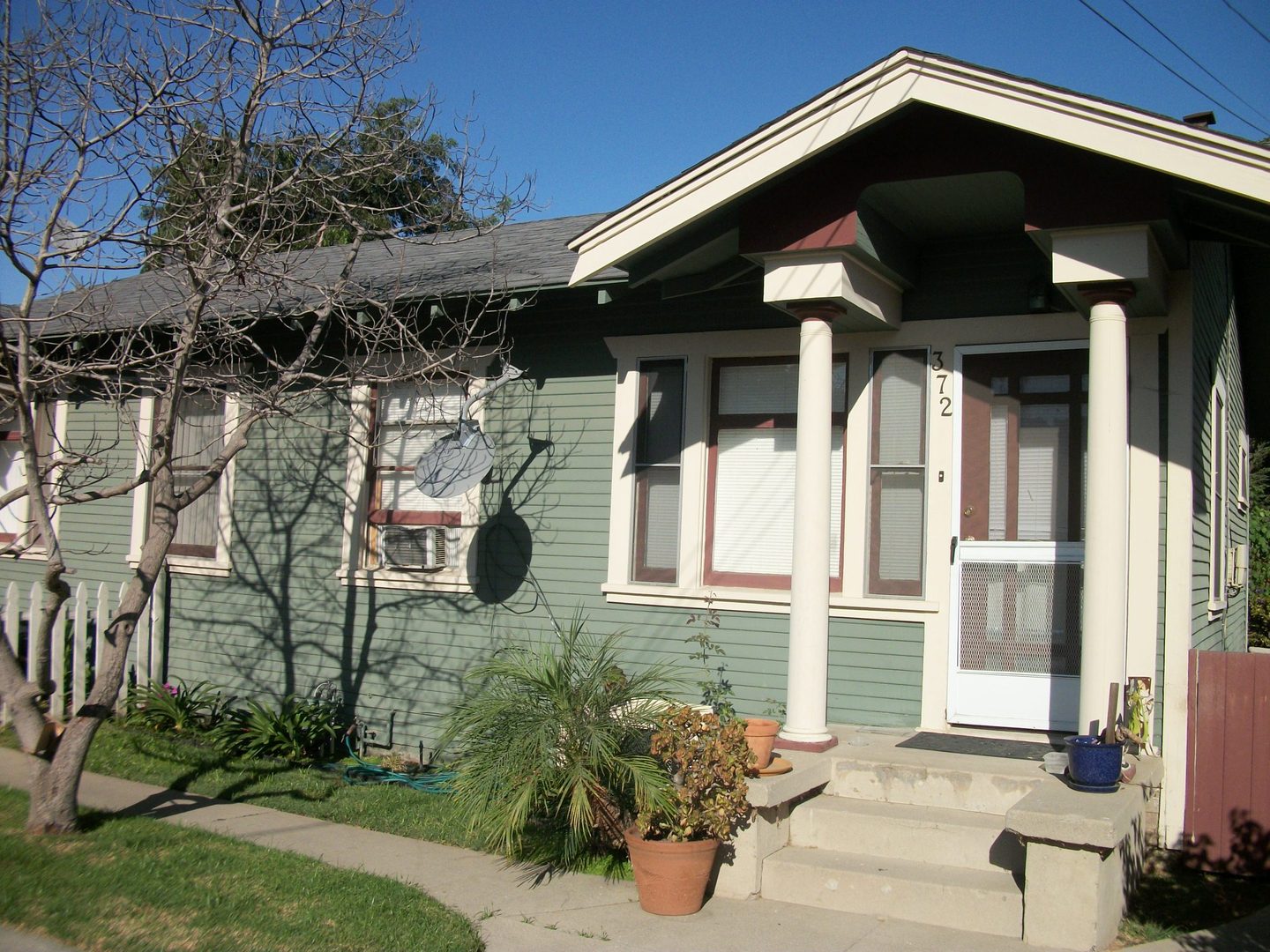 LONG BEACH Apartment: 370-372 1/2 NEWPORT