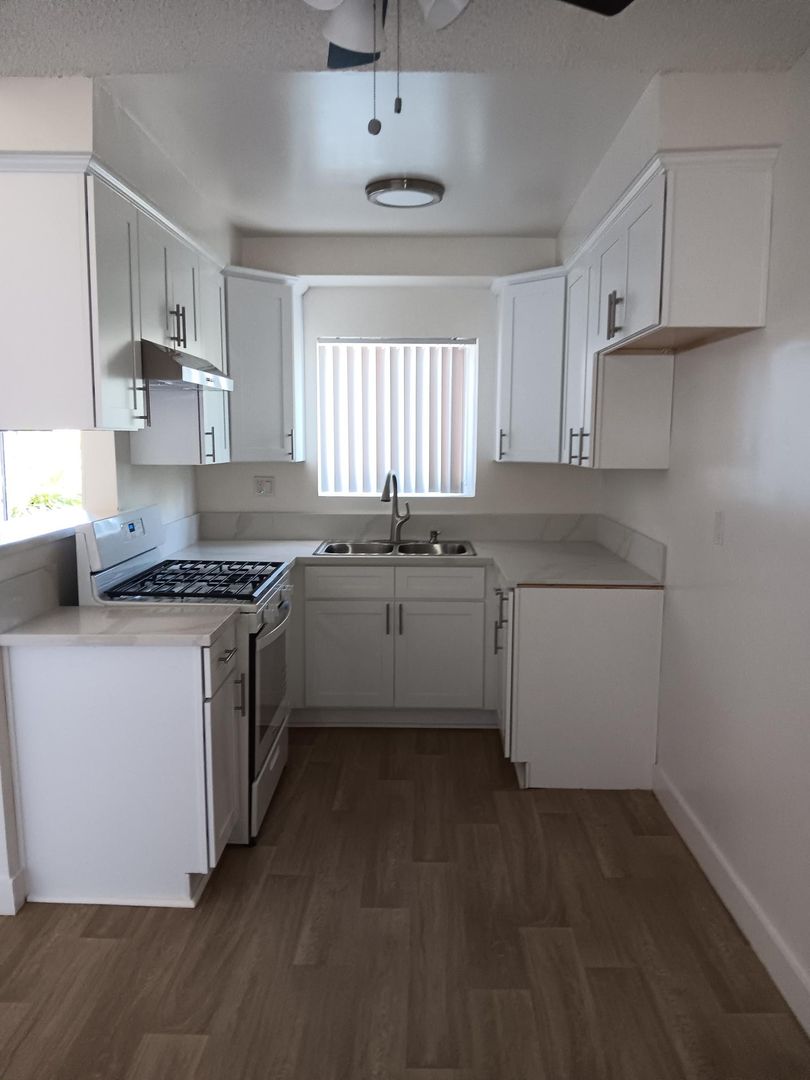 DOWNEY Apartment: 8547 IMPERIAL HIGHWAY