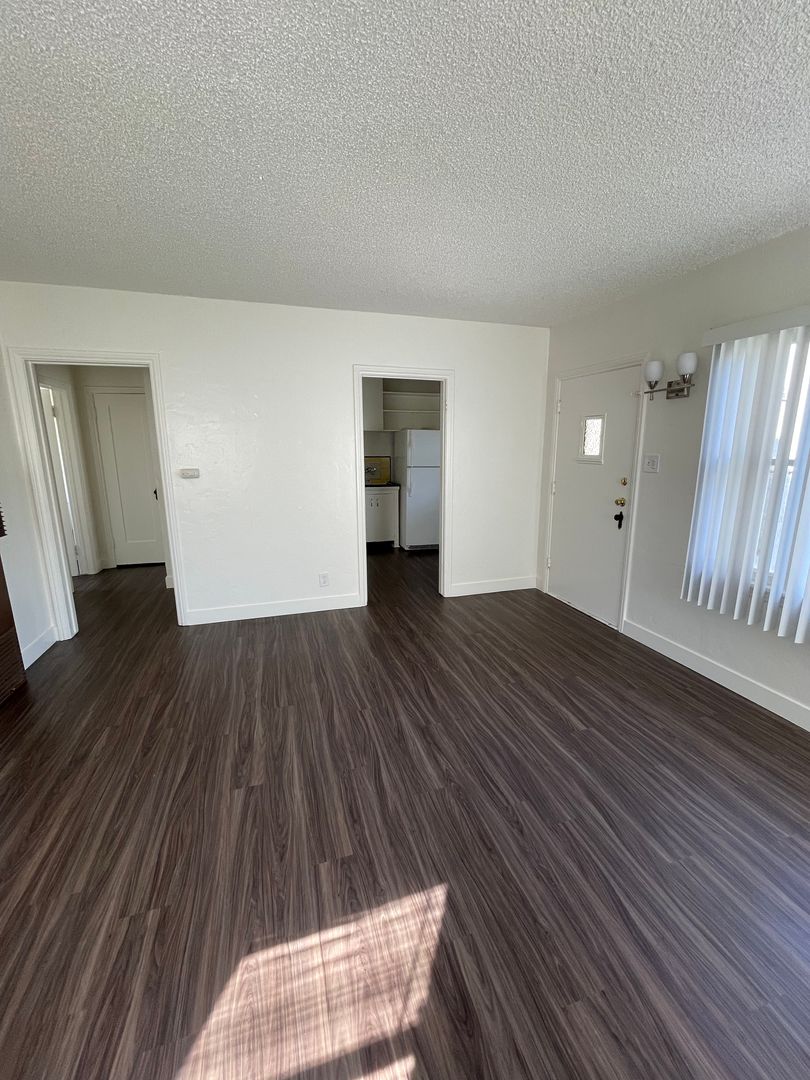 LONG BEACH Apartment: 1824 -1830 E. 2ND ST