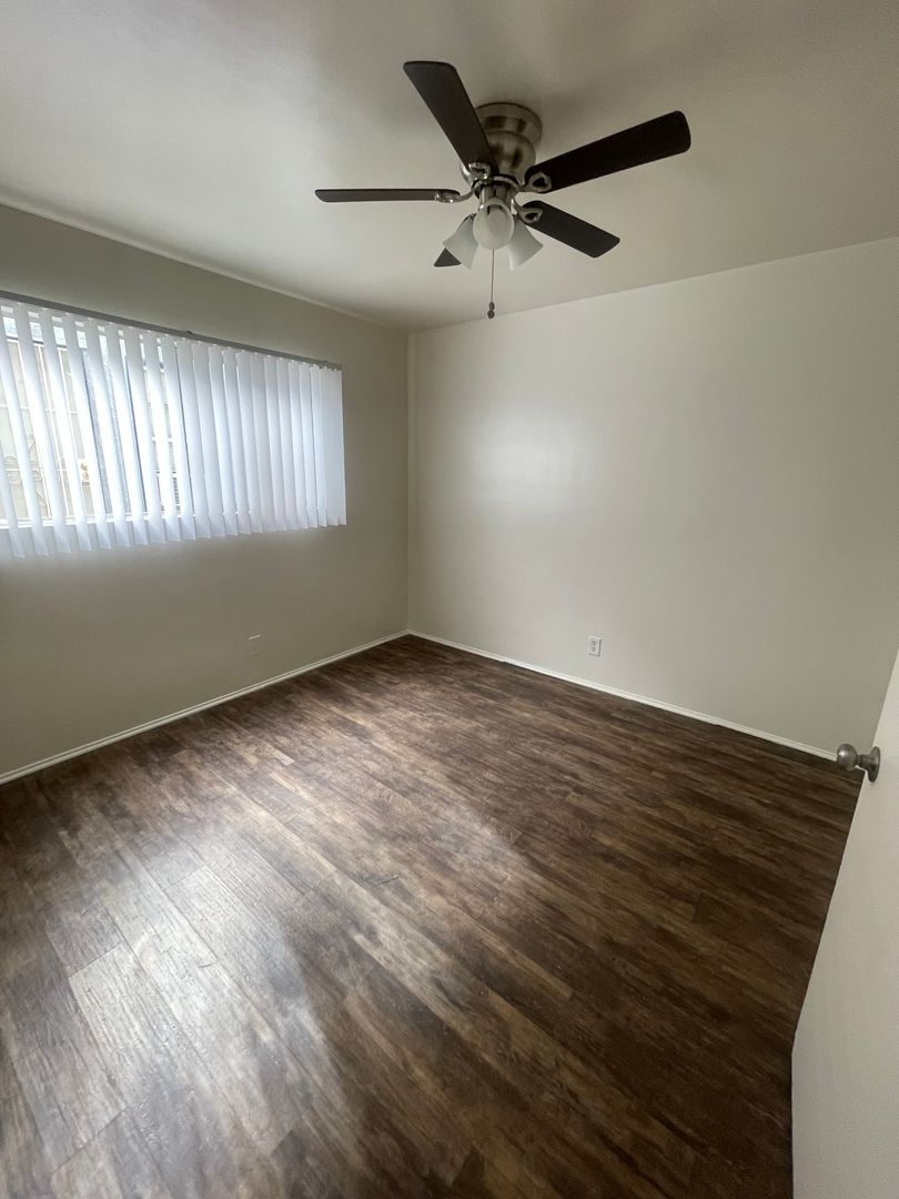 LONG BEACH Apartment: 1129-31 E.3RD ST