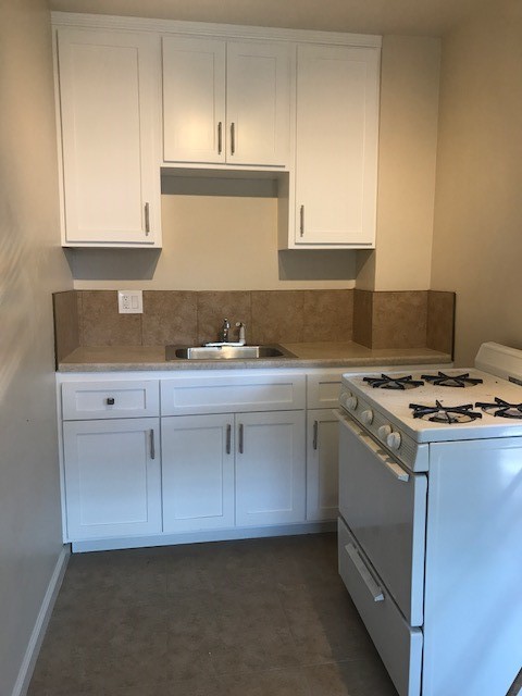 LONG BEACH Apartment: 22 E. 52ND ST