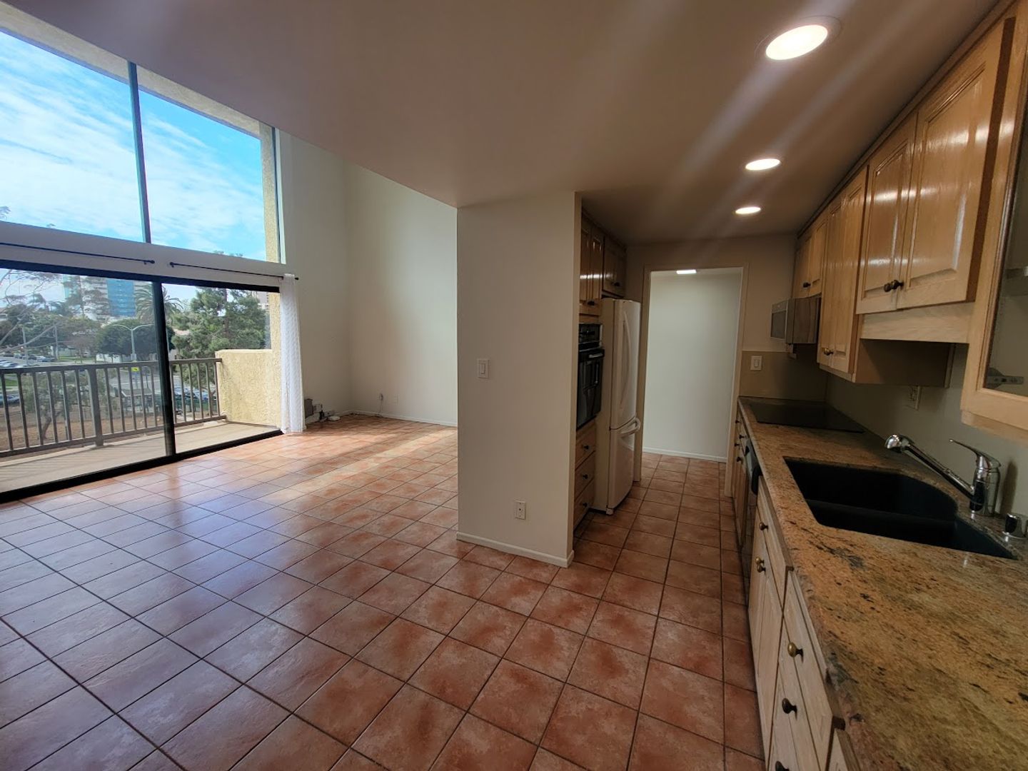 LONG BEACH Condo: 2015 E. BROADWAY #403