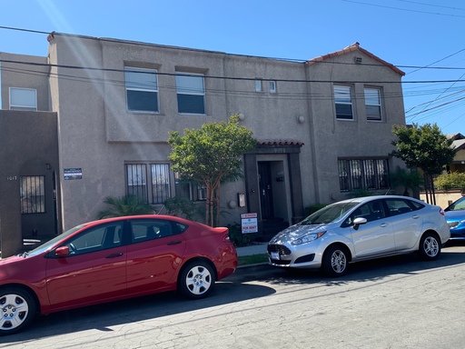 Move in special $500 off first month's rent Spacious Two bed, one bath in fourplex – photo 1