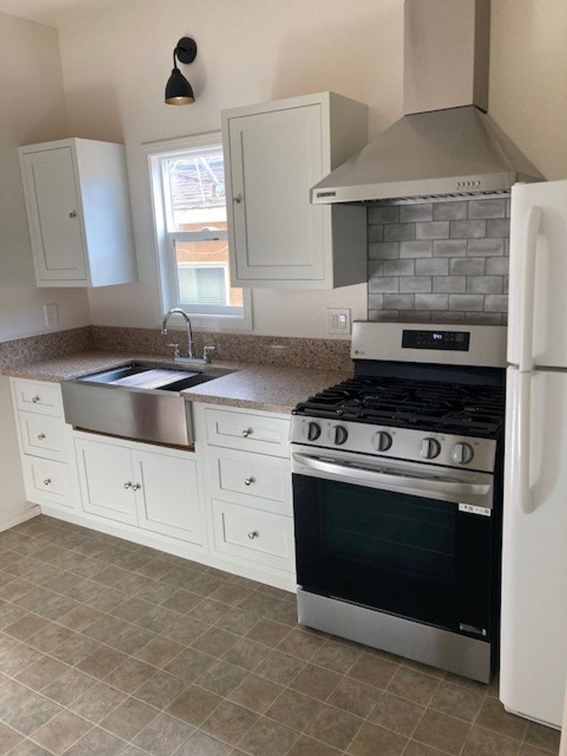 LONG BEACH Apartment: 5233 E. OCEAN BLVD