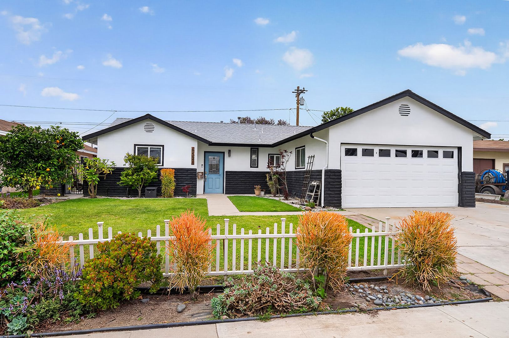 Long Beach House: 6521 E Wardlow Road