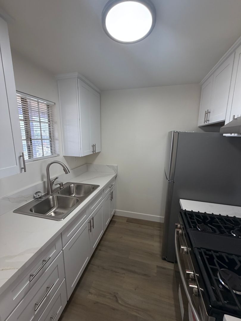 LONG BEACH Apartment: 1030 CORONADO AVE.
