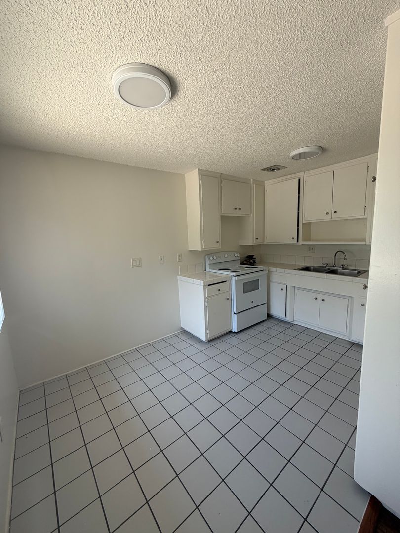 LONG BEACH Apartment: 1650 NEWPORT AVENUE