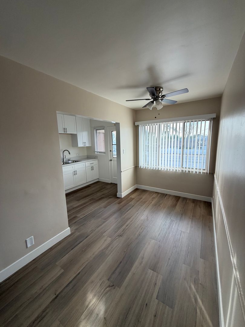 BELLFLOWER Apartment: 14017-14037 WOODRUFF AVE