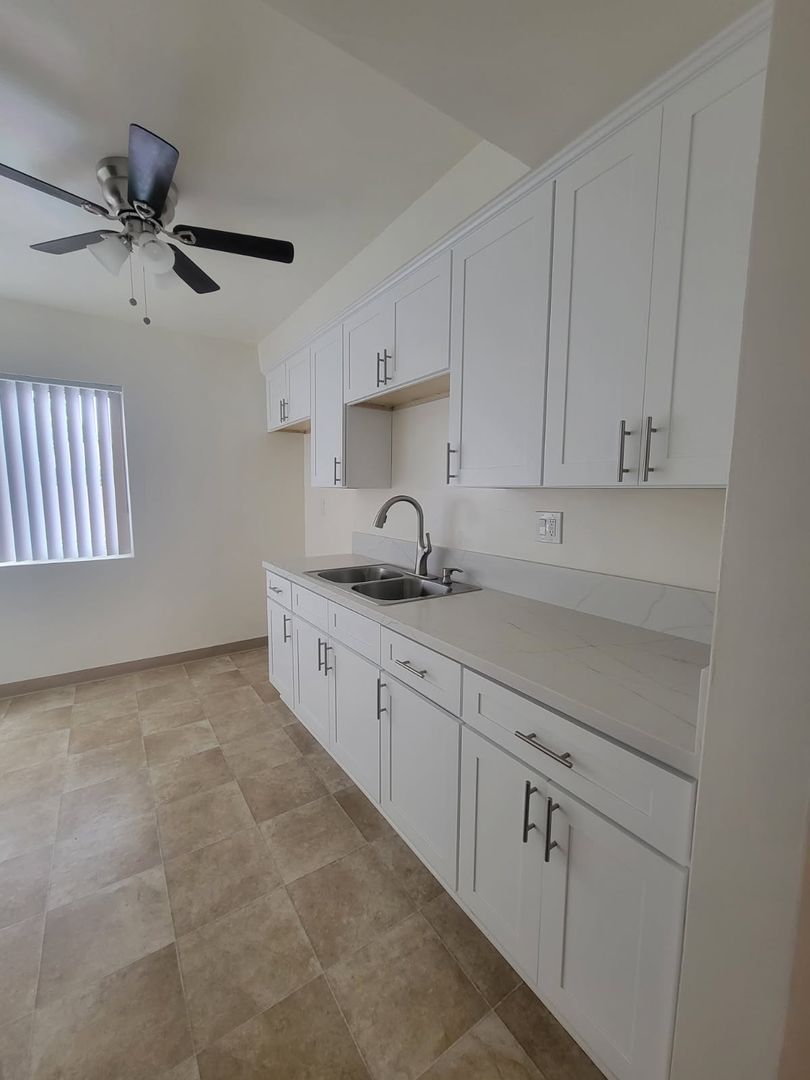 DOWNEY Apartment: 8547 IMPERIAL HIGHWAY