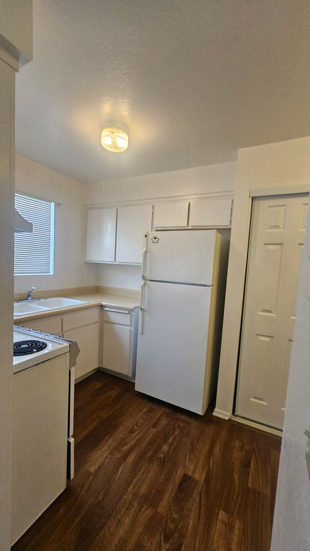 WHITTIER Apartment: 13003 HADLEY ST. & 6346/48/52 GREENLEAF AVE.