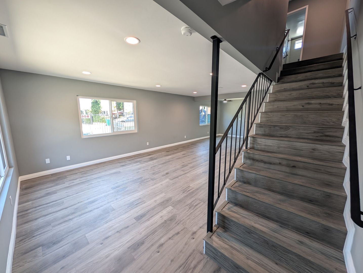 LONG BEACH Apartment: 1129 CHERRY AVE.
