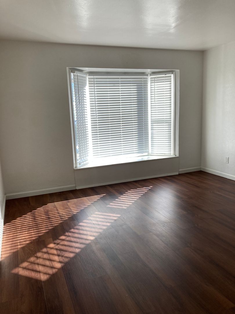 LONG BEACH Apartment: 715 E. 5TH ST