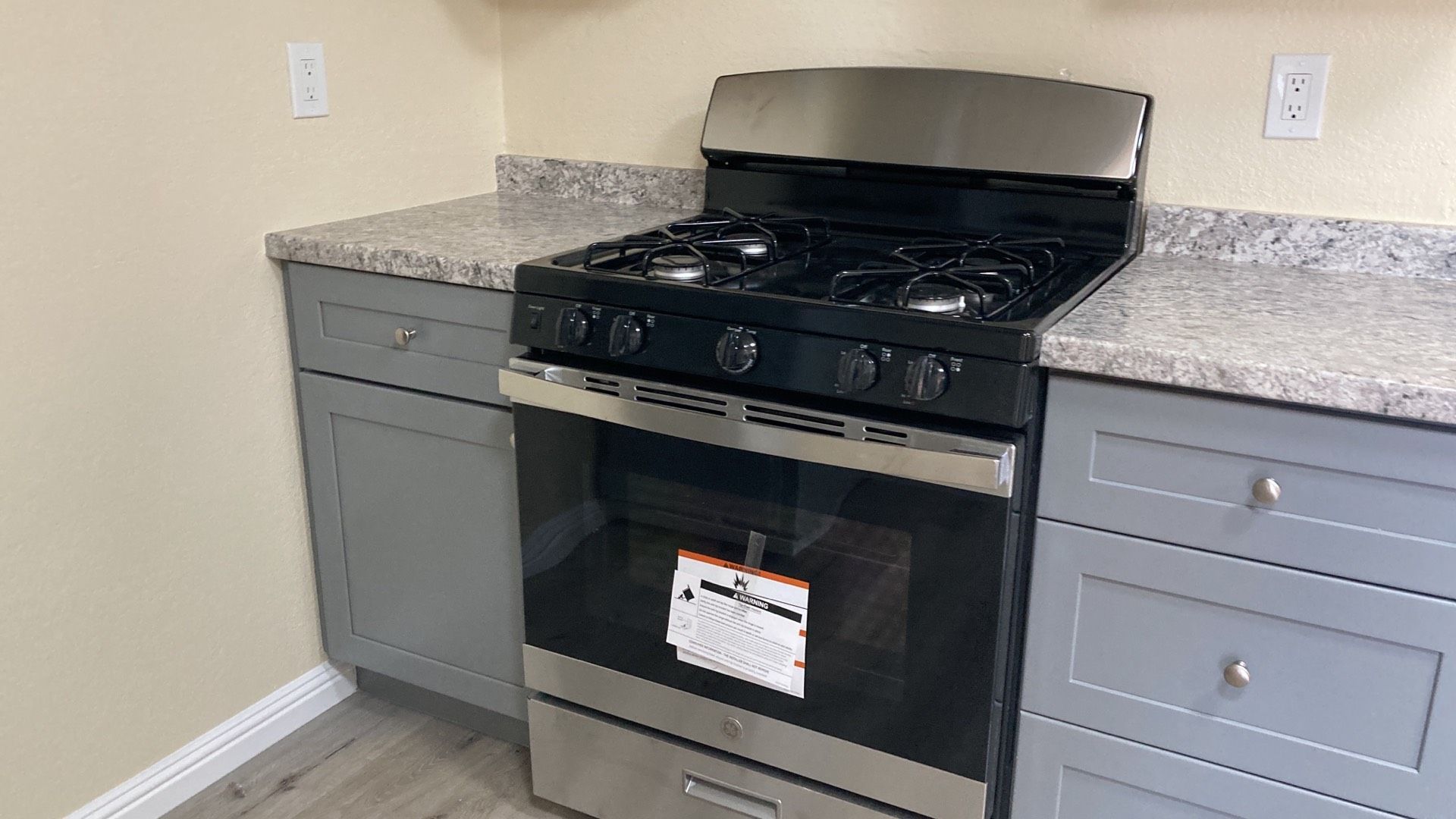 BELLFLOWER Apartment: 16125 WOODRUFF AVE