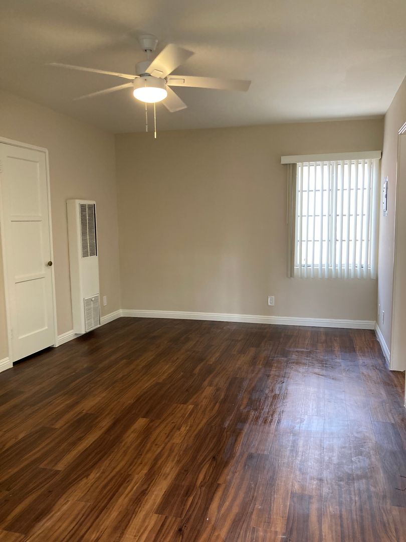 LONG BEACH Apartment: 917 E. 1ST STREET