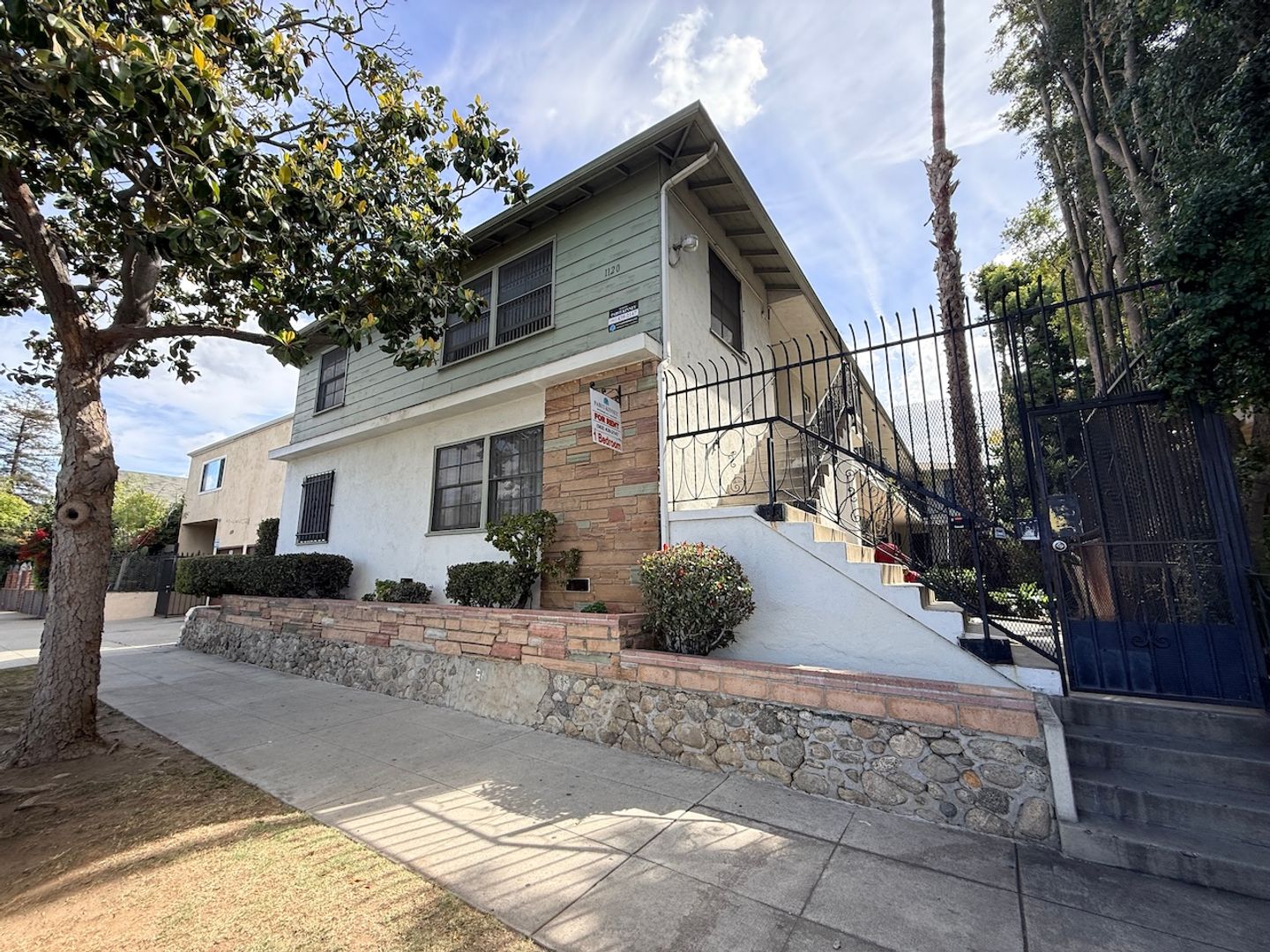 LONG BEACH Apartment: 1120 CHESTNUT AVE