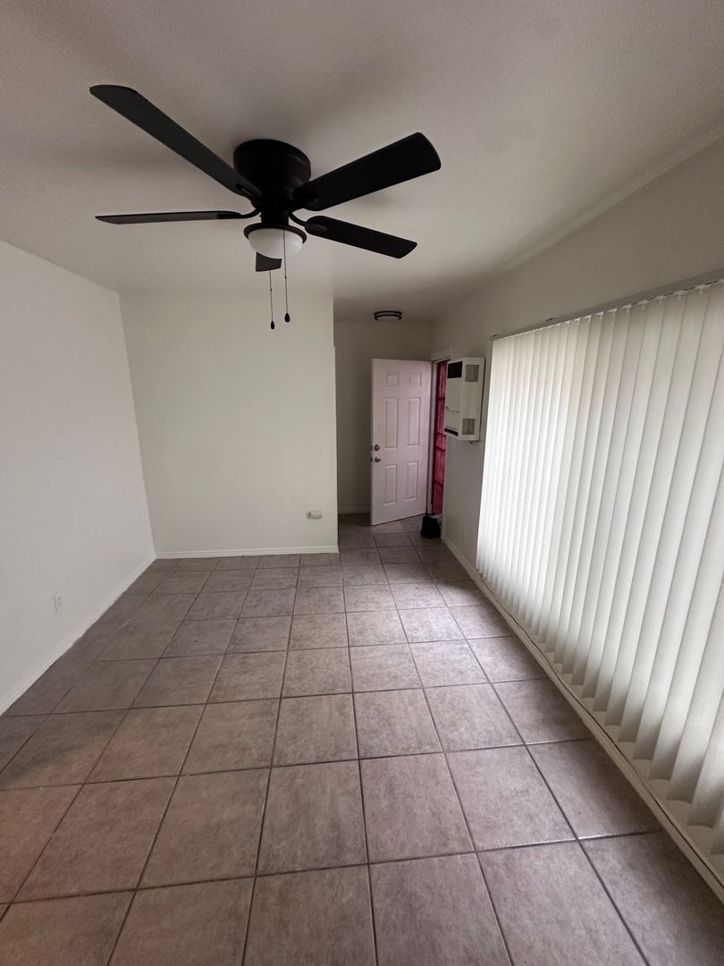 LONG BEACH Apartment: 609-619 W. 7TH ST