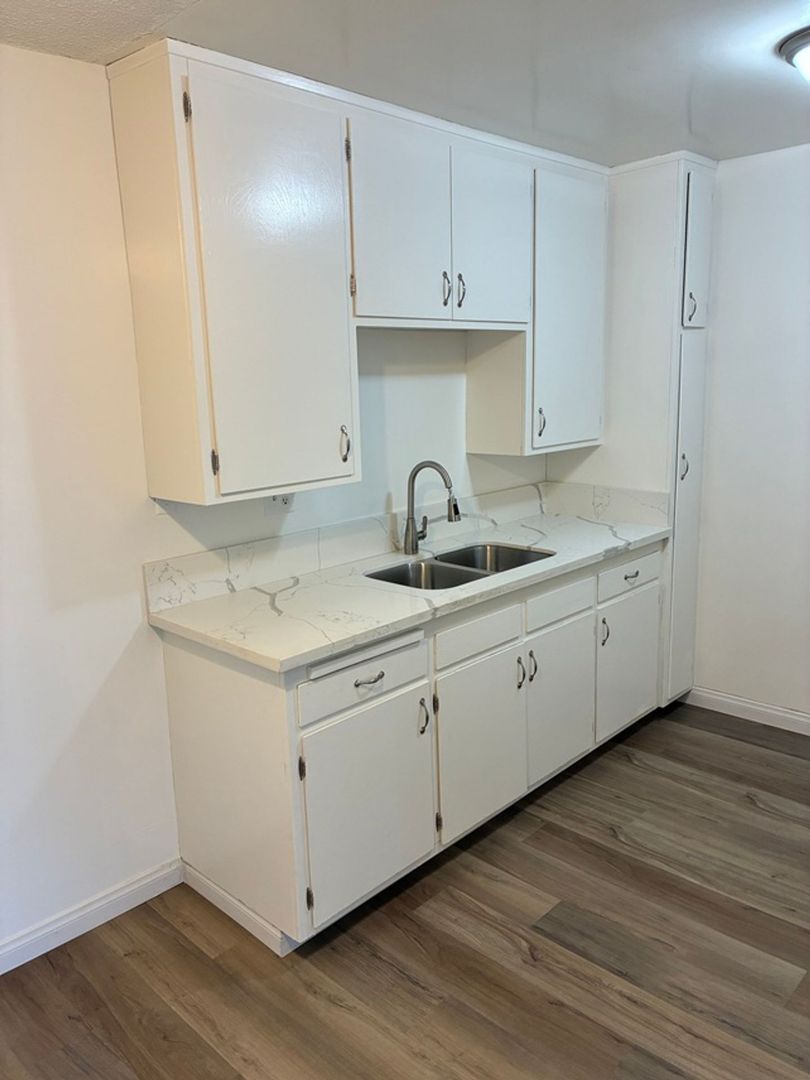 LONG BEACH Apartment: 1422 HELLMAN STREET