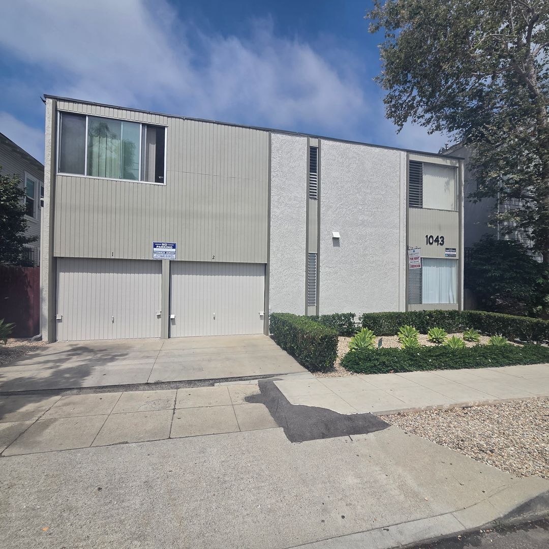 LONG BEACH Apartment: 1043 NEWPORT AVENUE