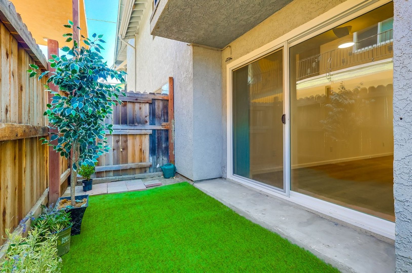 LONG BEACH Apartment: 461 ALMOND AVE
