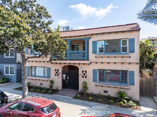 Alamitos Beach lower rear renovated One bed, one bath – photo 1