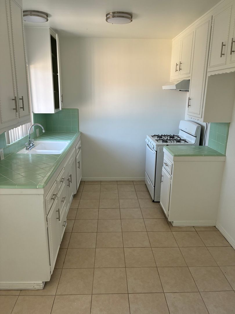 DOWNEY Apartment: 10511 ARRINGTON AVE.