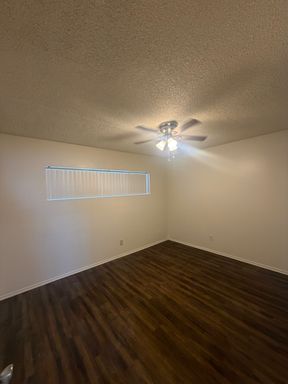 UPGRADED 2 BEDROOM APARTMENT – photo 1