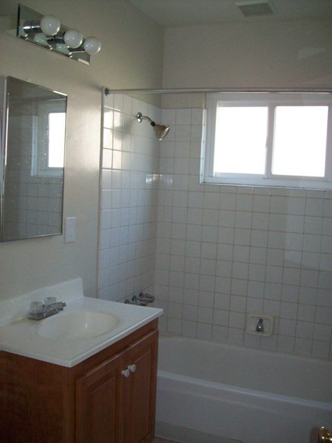 LONG BEACH Apartment: 2257 SAN ANSELINE AVE