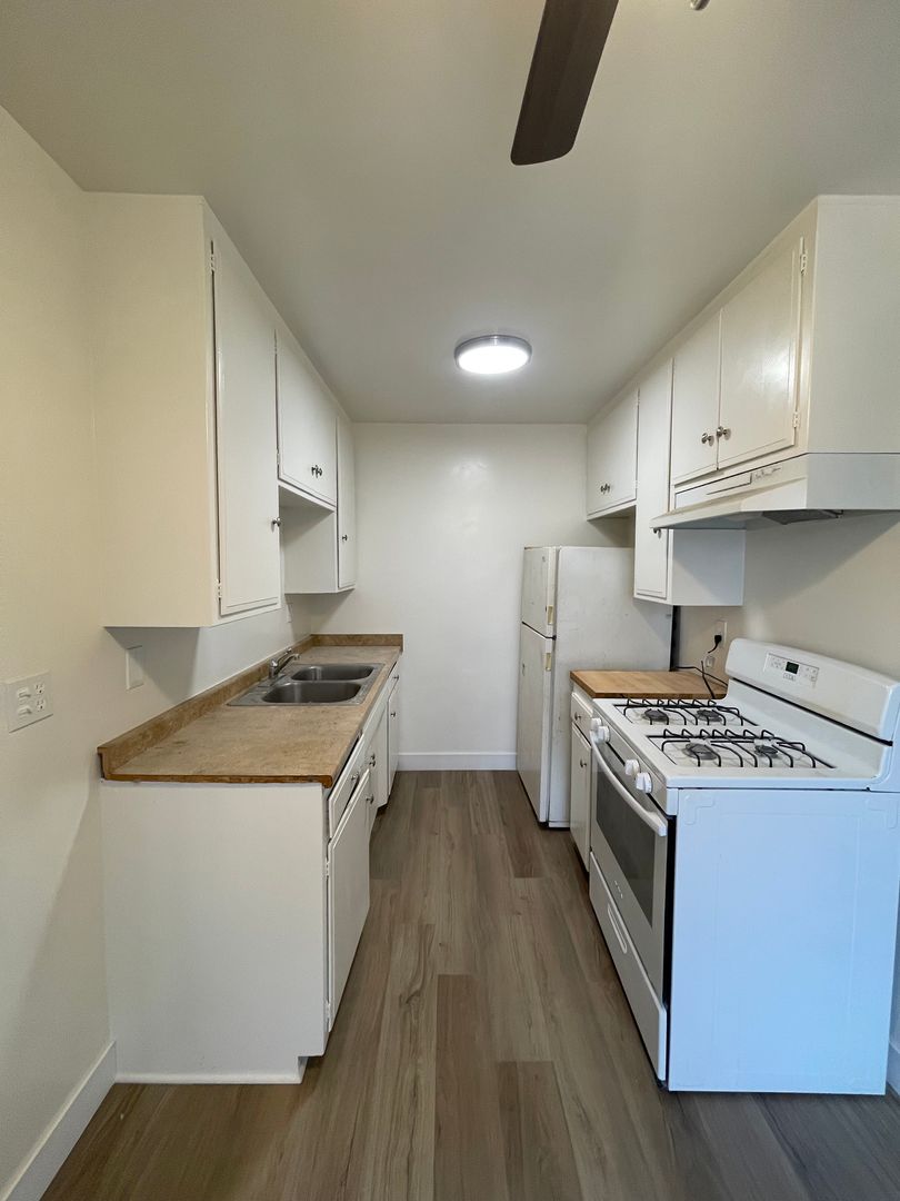 LONG BEACH Apartment: 501 TEMPLE AVE.