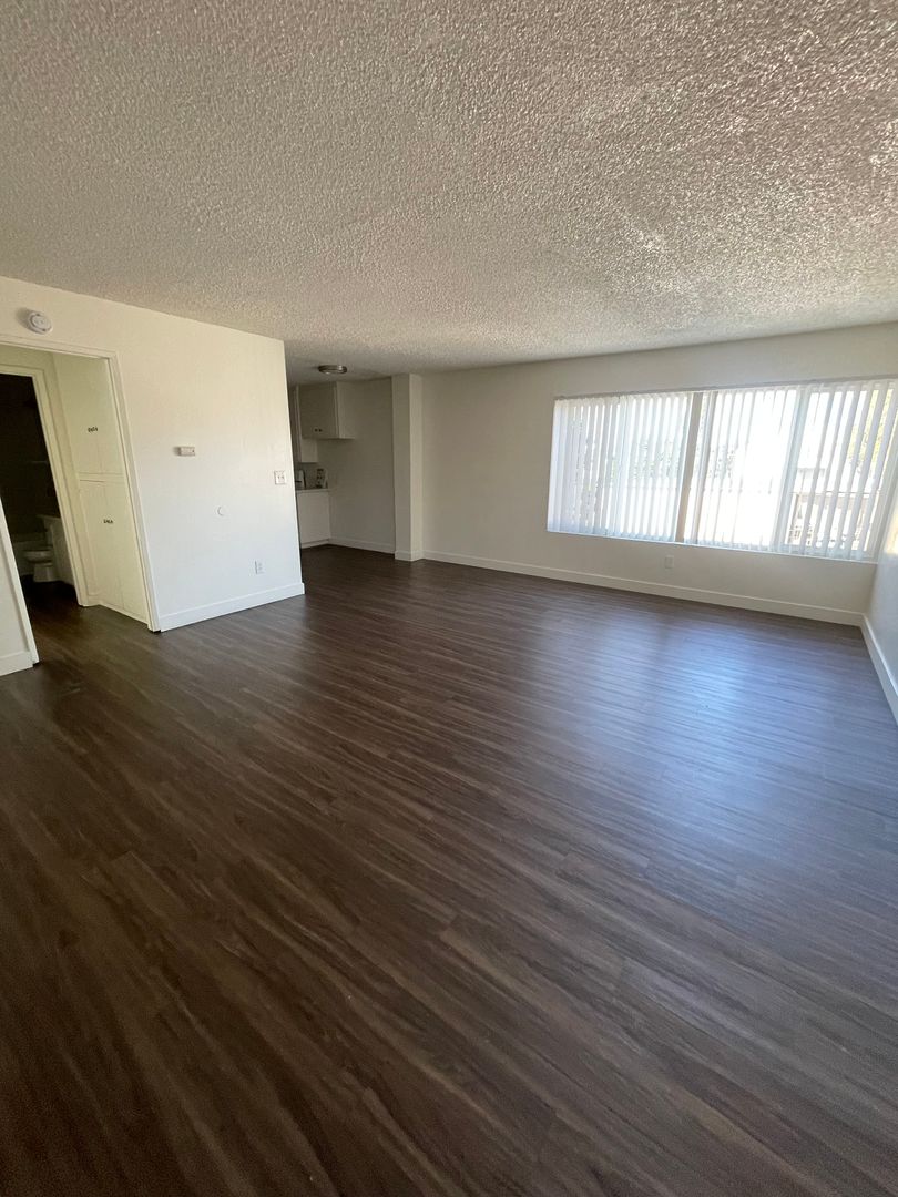 LONG BEACH Apartment: 1650 NEWPORT AVENUE