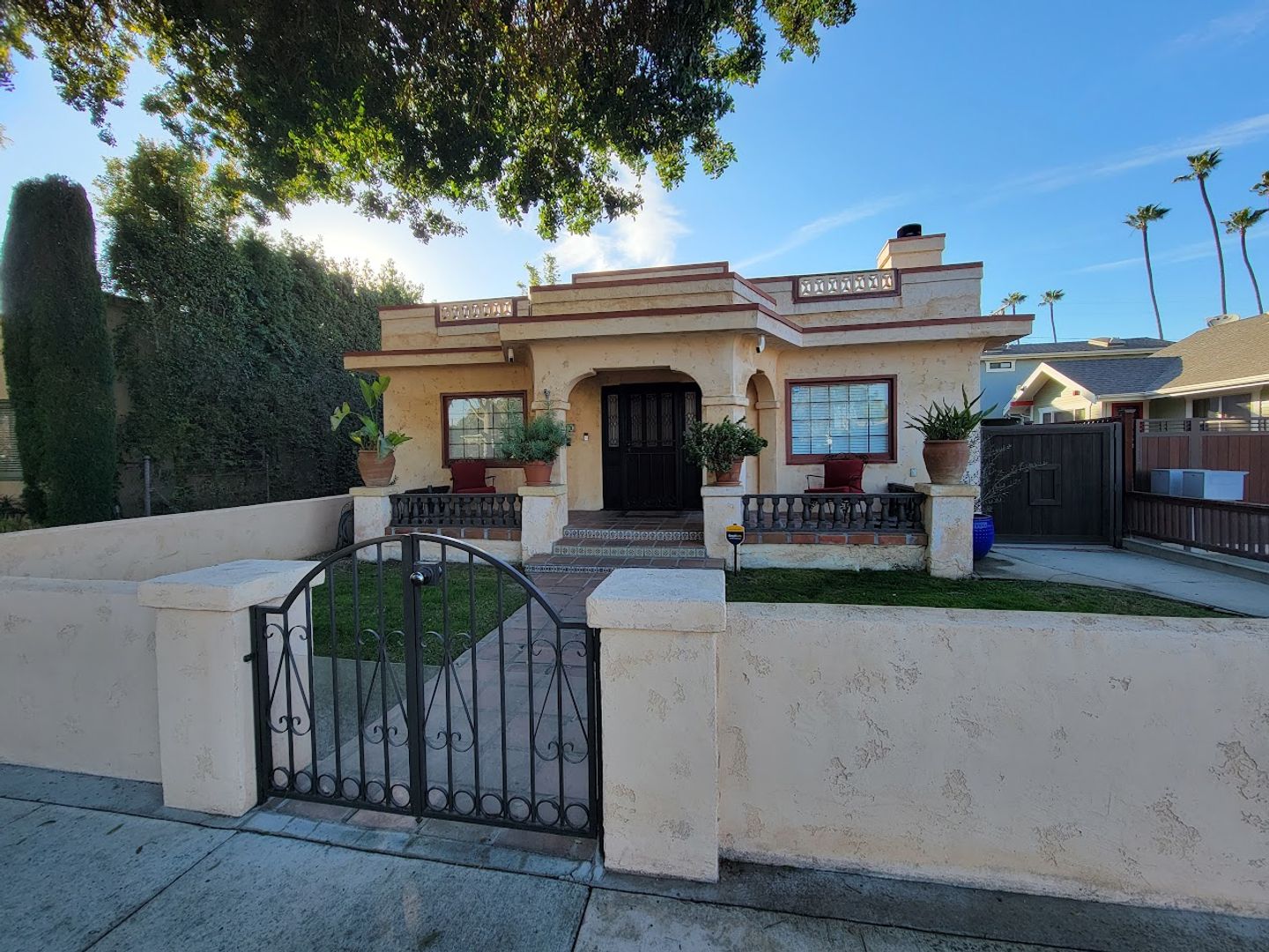 LONG BEACH House: 321 GRAND AVE.