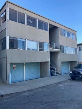 Remodeled, Water View, One Bedroom With Garage On The Peninsula – photo 1