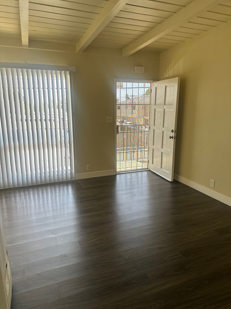 LONG BEACH Apartment: 401 MARKET