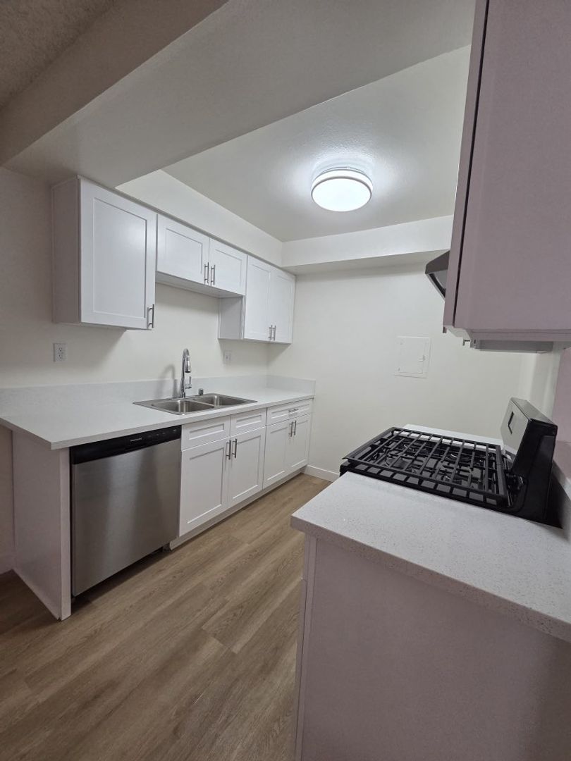 WHITTIER Apartment: 14480 MULBERRY DRIVE