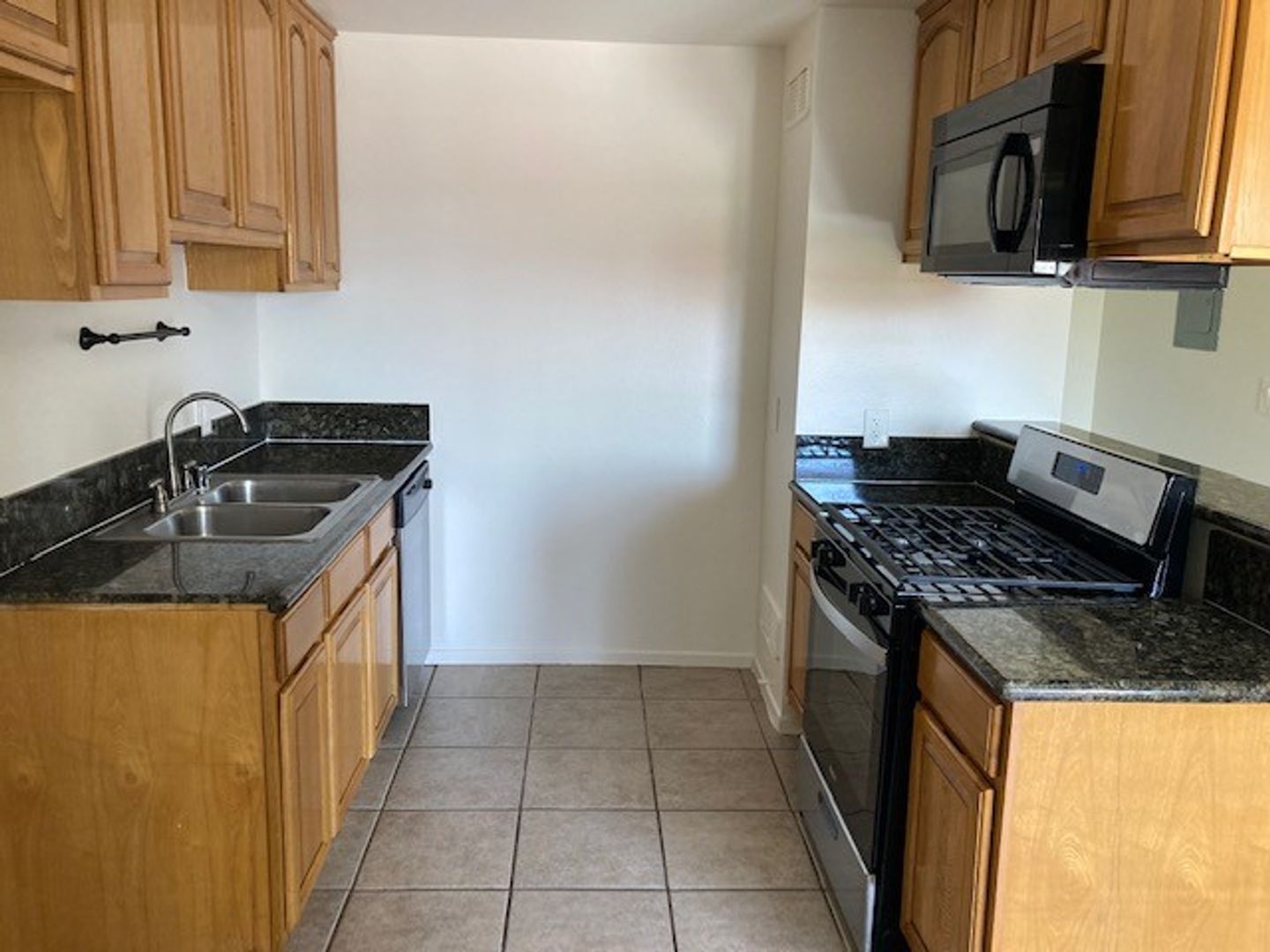 LONG BEACH Apartment: 437 LIME AVE.