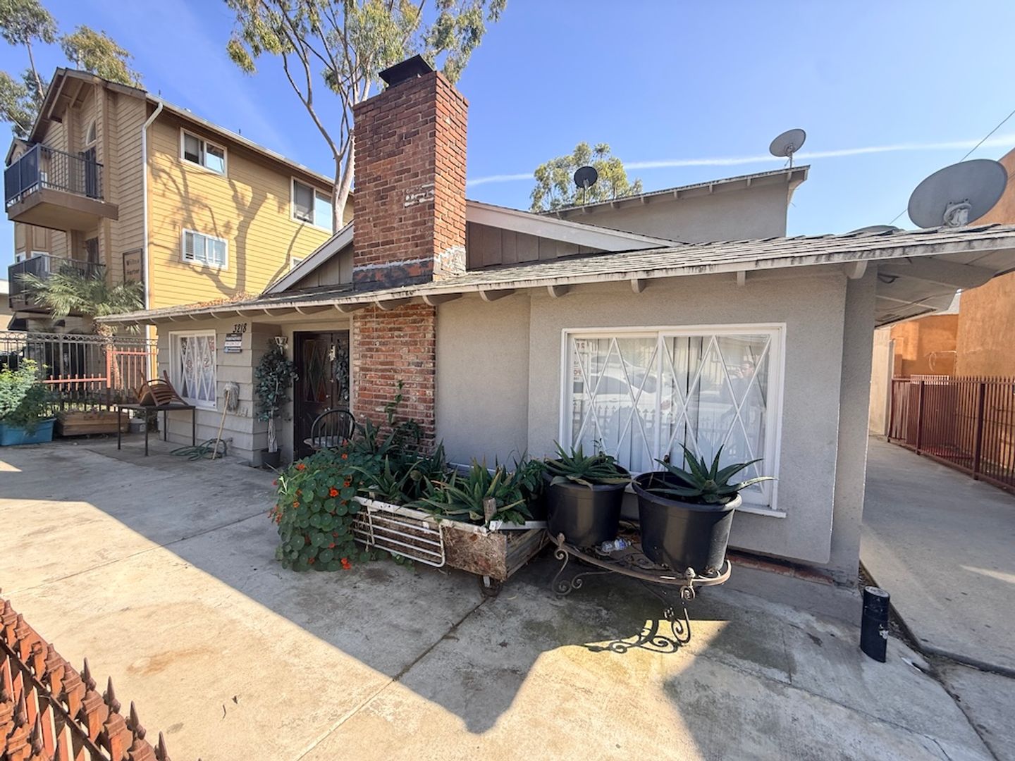 LONG BEACH Apartment: 3218 E WILTON STREET