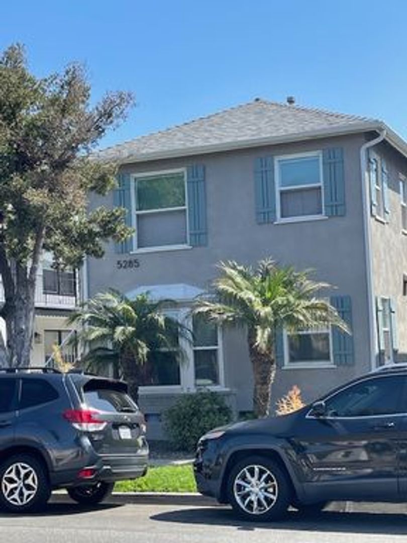 LONG BEACH Apartment: 5285 E. THE TOLEDO
