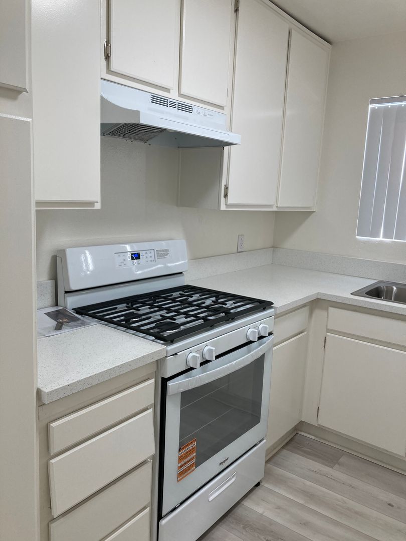 WHITTIER Apartment: 13716 FRANKLIN ST.