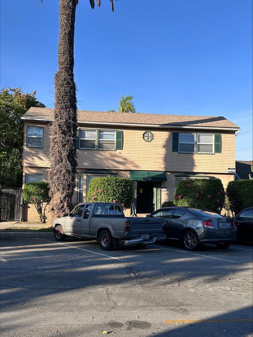 LONG BEACH Apartment: 715 E. 5TH ST