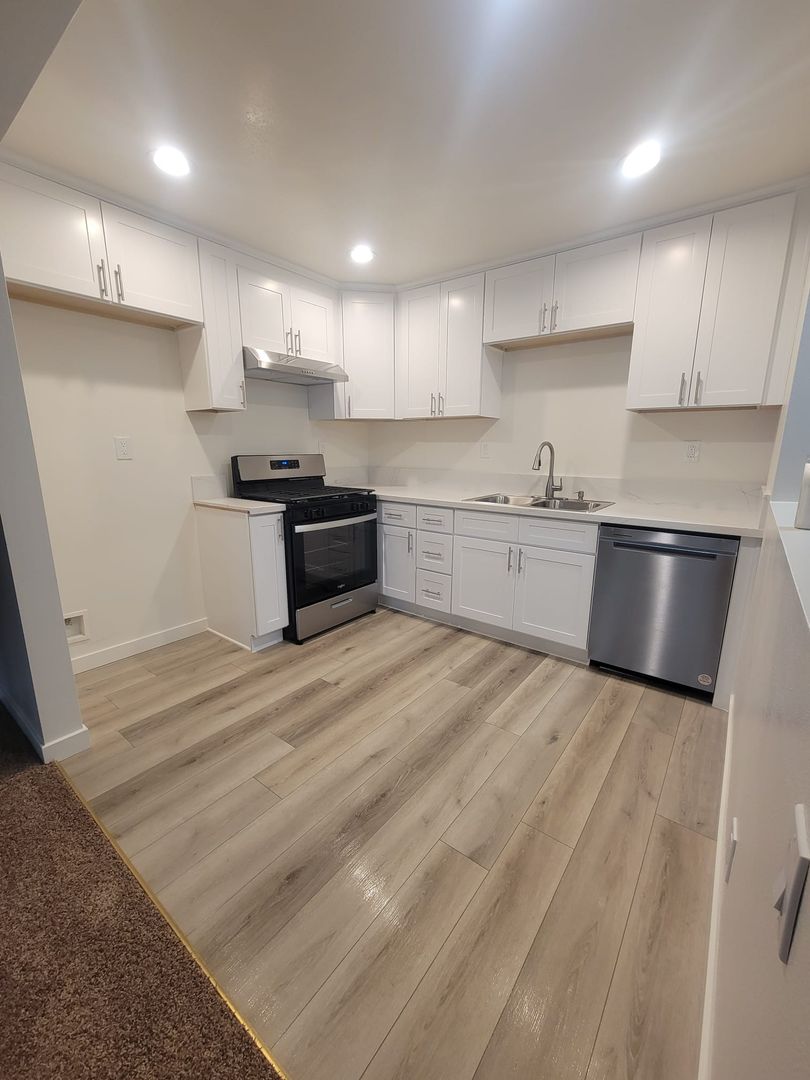 DOWNEY Apartment: 7952 COLE STREET