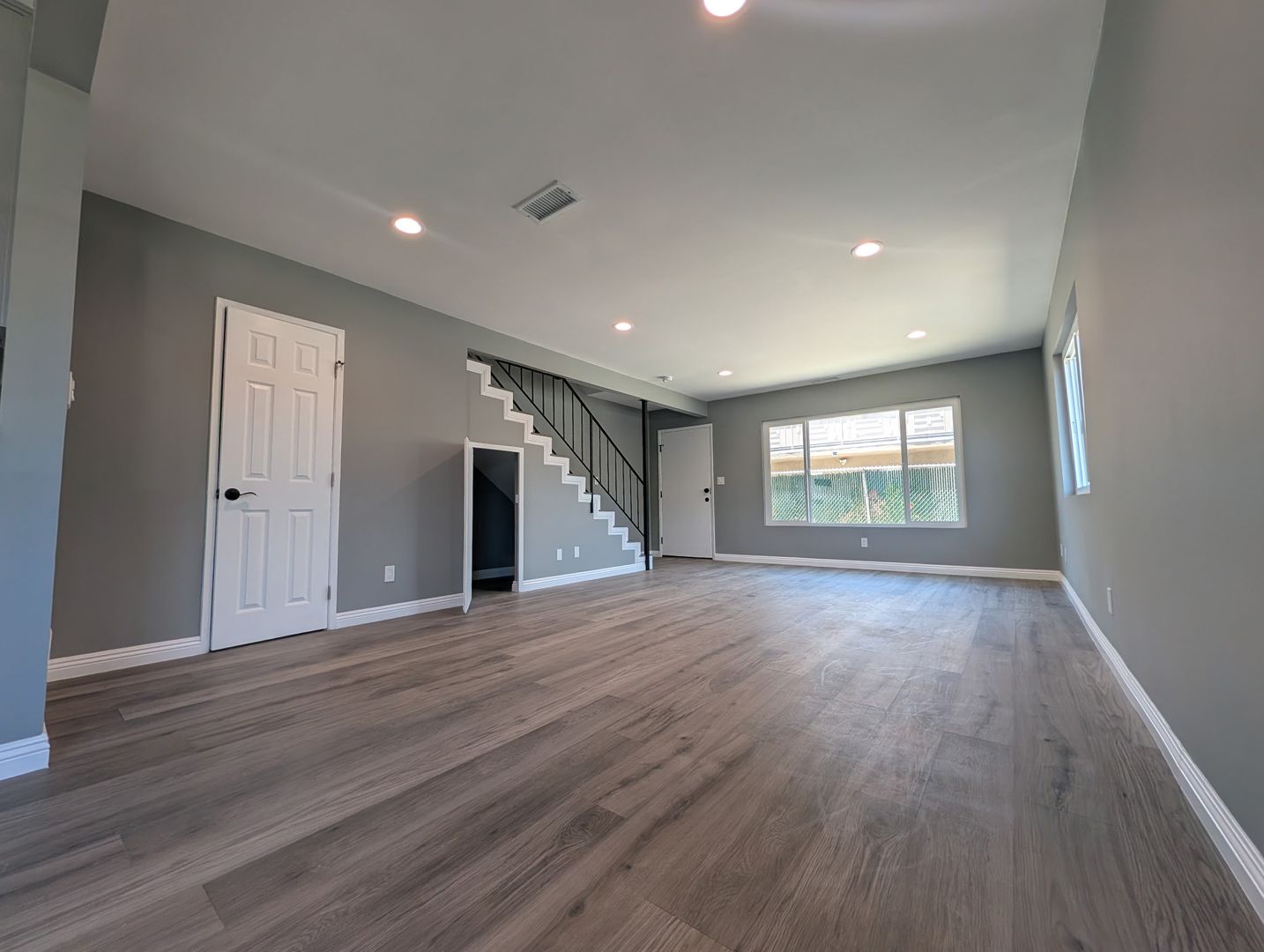 LONG BEACH Apartment: 1129 CHERRY AVE.