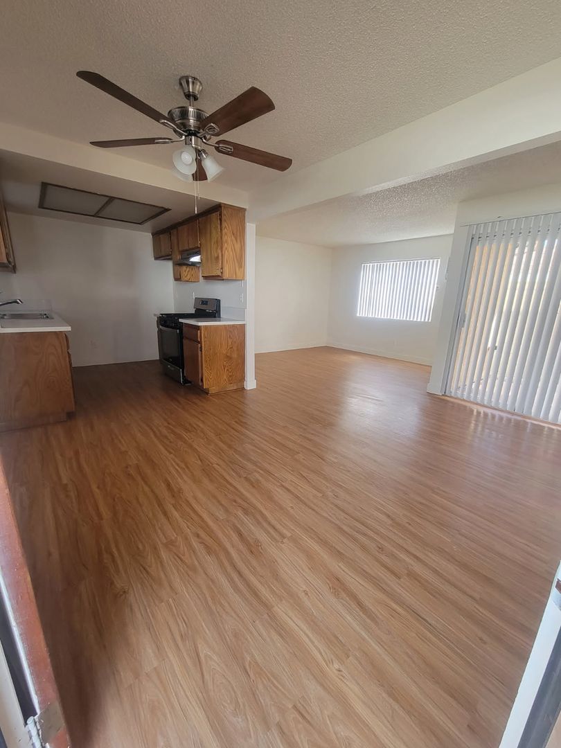 WHITTIER Apartment: 7749 PICKERING AVE