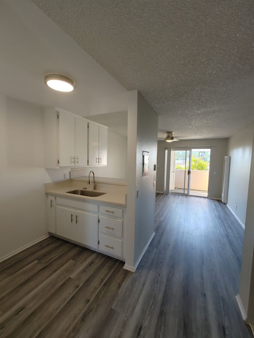 LONG BEACH Apartment: 1081-87 TEMPLE AVE