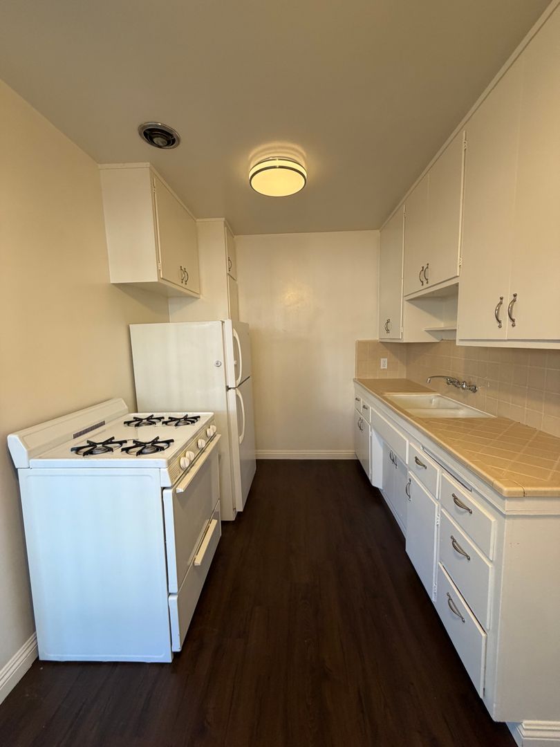 LONG BEACH Apartment: 1154 E. 3RD ST