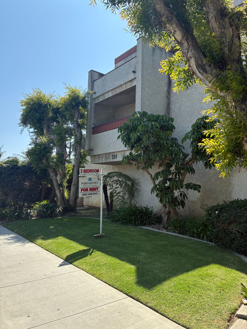 LONG BEACH Apartment: 725 MAGNOLIA