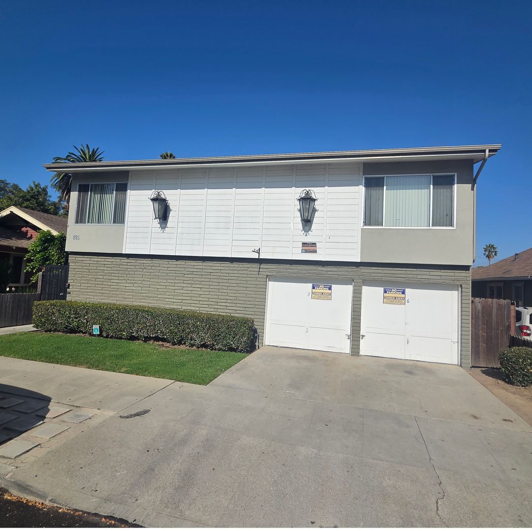LONG BEACH Apartment: 815 GLADYS AVENUE