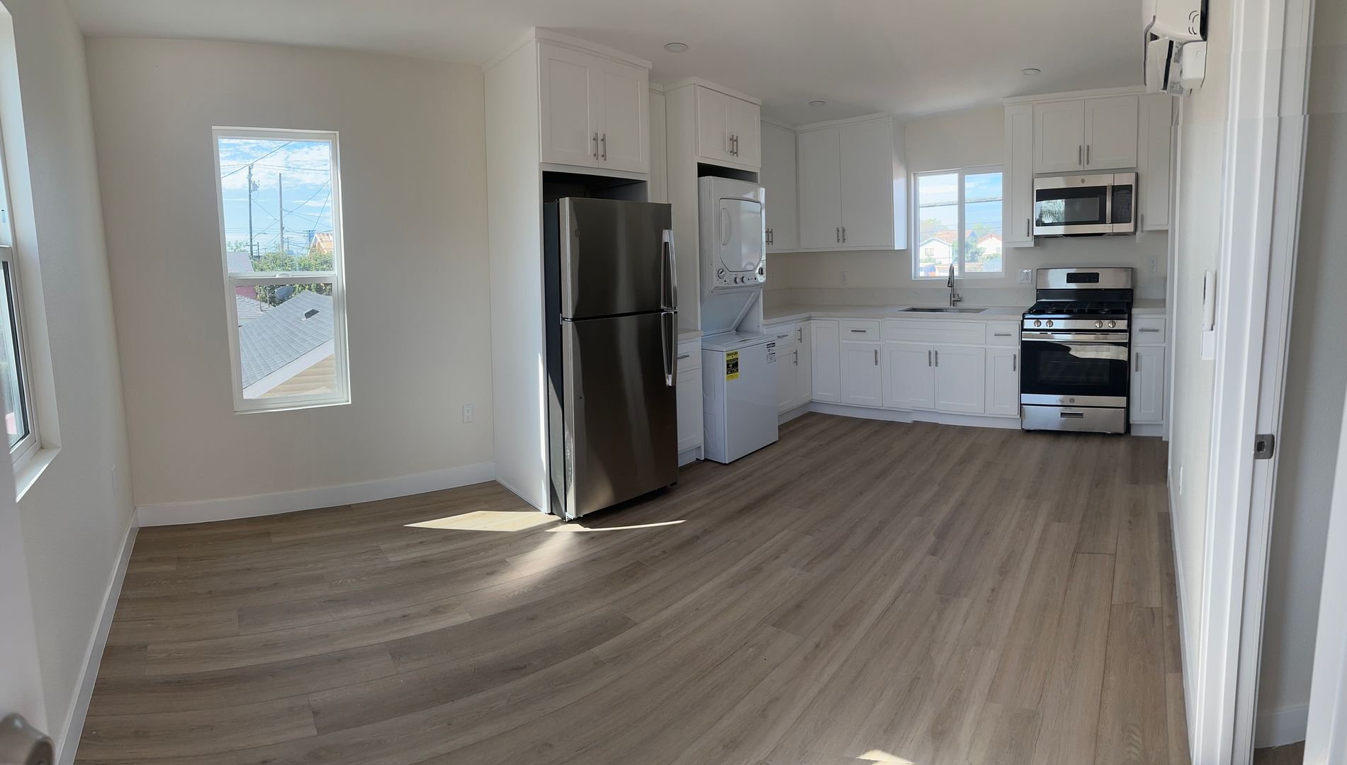 LONG BEACH Apartment: 1353-1357 LEMON