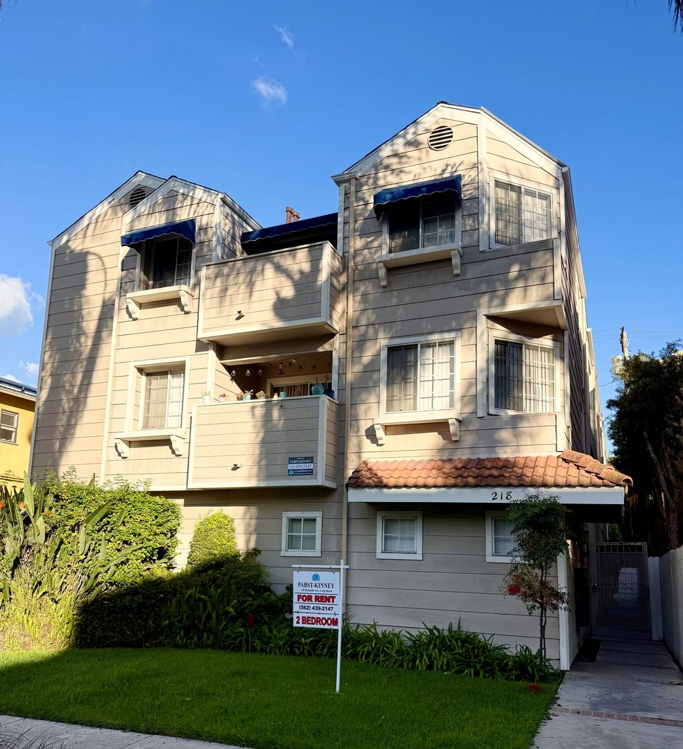 LONG BEACH Apartment: 218 GRAND AVE.