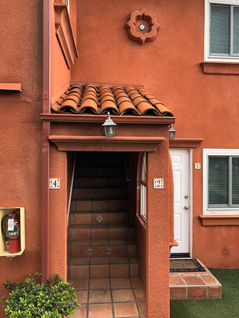 San Diego Apartment: 2055 Albatross St