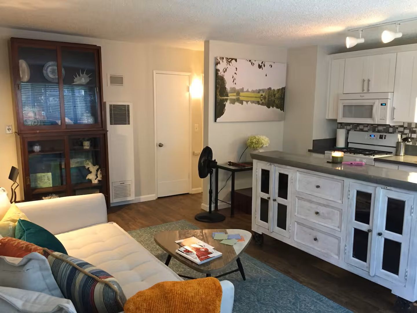 San Diego Apartment: 2055 Albatross St