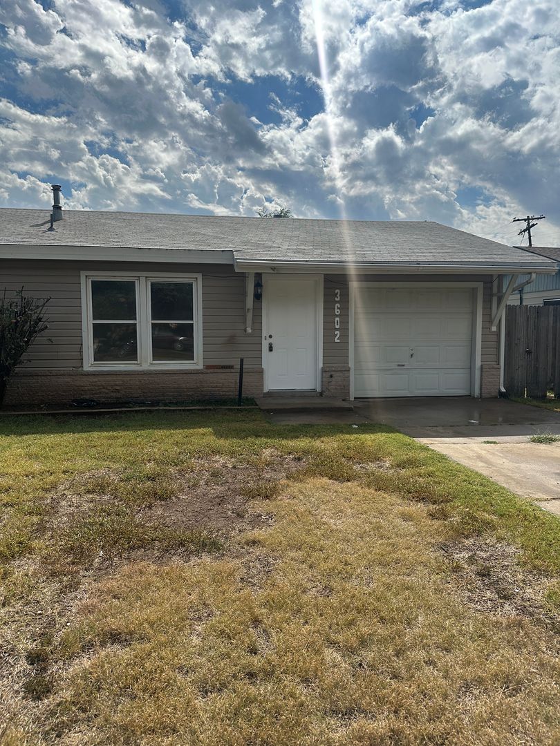 Amarillo House: 3602 SE 31st